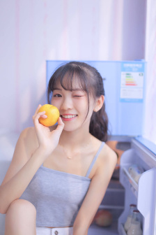 一面亲上边一面膜下边的肌肤之亲